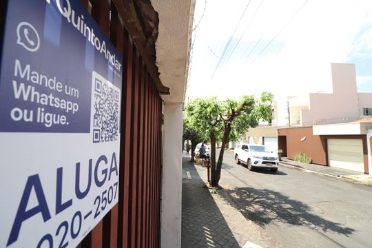 Plaquinha de casa para alugar com 4 quartos, 200m² em Jardim Patricia, Uberlândia