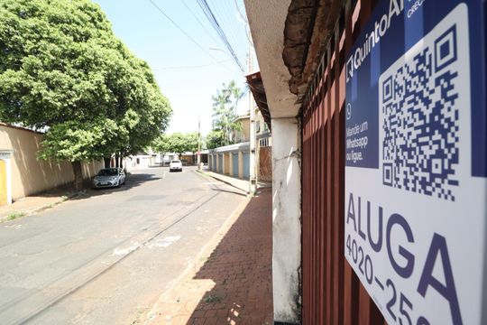 Plaquinha de casa para alugar com 4 quartos, 200m² em Jardim Patricia, Uberlândia