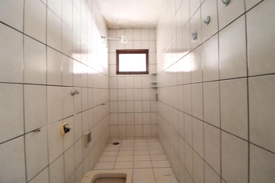 Banheiro da suíte de casa para alugar com 4 quartos, 200m² em Jardim Patricia, Uberlândia