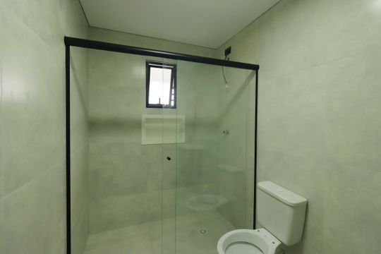 Banheiro de kitnet/studio para alugar com 1 quarto, 23m² em Parque das Nações, Santo André