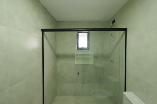 Banheiro de kitnet/studio para alugar com 1 quarto, 23m² em Parque das Nações, Santo André