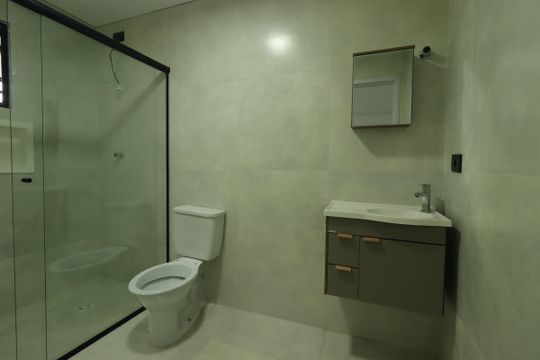 Banheiro de kitnet/studio para alugar com 1 quarto, 23m² em Parque das Nações, Santo André
