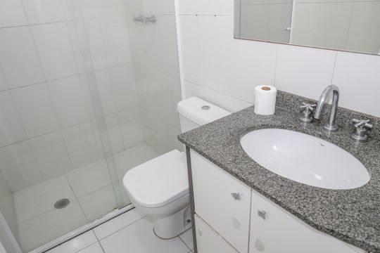 Banheiro Social de apartamento para alugar com 2 quartos, 70m² em Água Branca, São Paulo