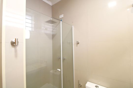 Banheiro comum de casa para alugar com 3 quartos, 200m² em Vila da Saúde, São Paulo