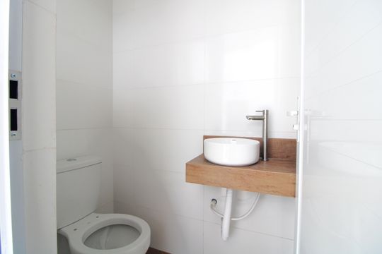 Banheiro de serviço de casa para alugar com 3 quartos, 200m² em Vila da Saúde, São Paulo