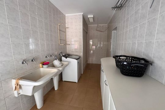 Casa de Condomínio para alugar com 3 quartos, 1200m² em Parque Sao Paulo, Cotia