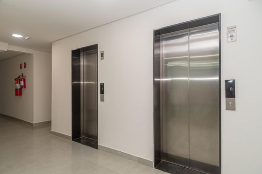 Área comum - Elevadores de apartamento para alugar com 1 quarto, 28m² em Bela Vista, São Paulo
