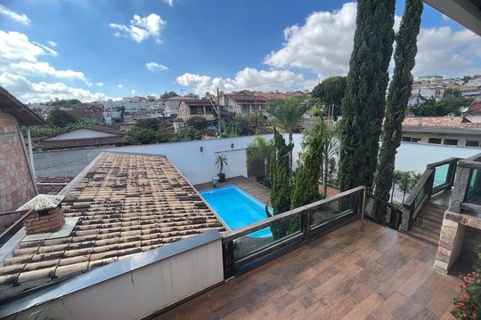 Varanda de casa à venda com 3 quartos, 400m² em Betania, Contagem