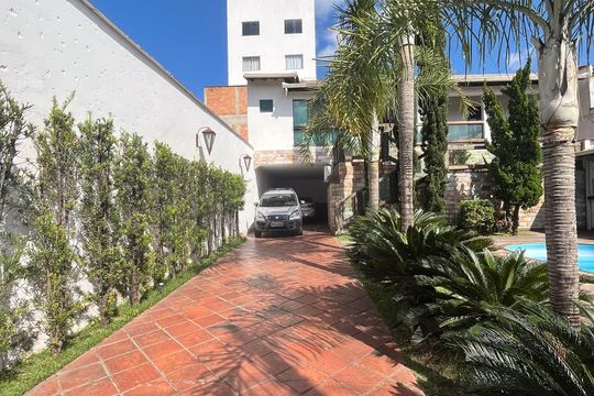 Área externa de casa à venda com 3 quartos, 400m² em Betania, Contagem