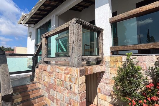Área externa de casa à venda com 3 quartos, 400m² em Betania, Contagem