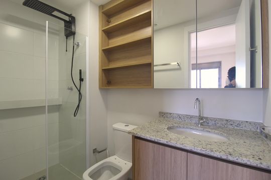 Banheiro da Suíte de apartamento para alugar com 1 quarto, 25m² em Vila Nova Conceição, São Paulo