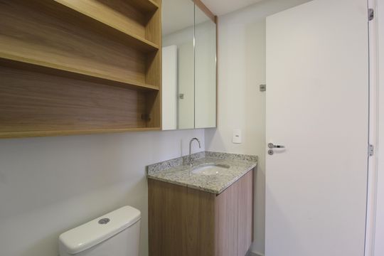 Banheiro da Suíte de apartamento para alugar com 1 quarto, 25m² em Vila Nova Conceição, São Paulo