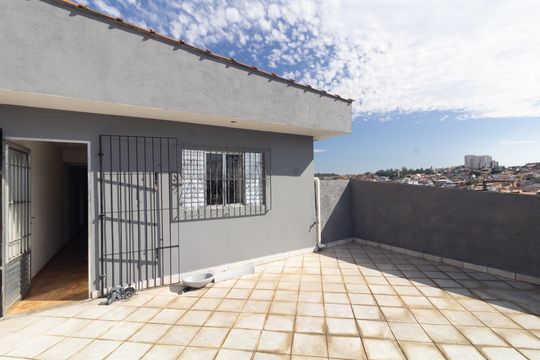 Varanda de casa à venda com 5 quartos, 256m² em Vila Carmosina, São Paulo