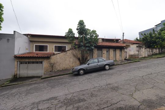 Fachada de casa à venda com 2 quartos, 148m² em Jardim Utinga, Santo André