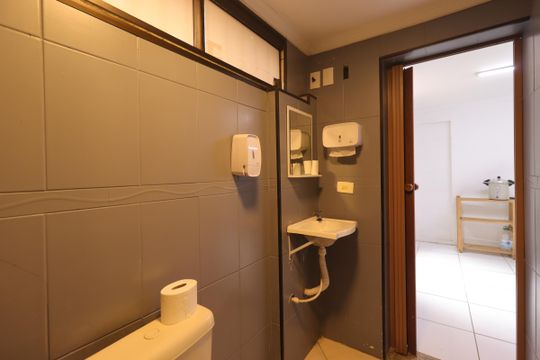 Banheiro 2 de casa à venda com 2 quartos, 148m² em Jardim Utinga, Santo André