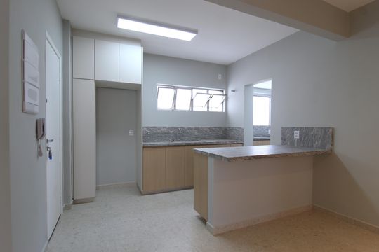 Cozinha e Área de Serviço de apartamento à venda com 2 quartos, 76m² em Vila Nova Conceição, São Paulo
