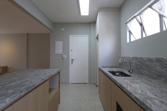 Cozinha e Área de Serviço de apartamento à venda com 2 quartos, 76m² em Vila Nova Conceição, São Paulo