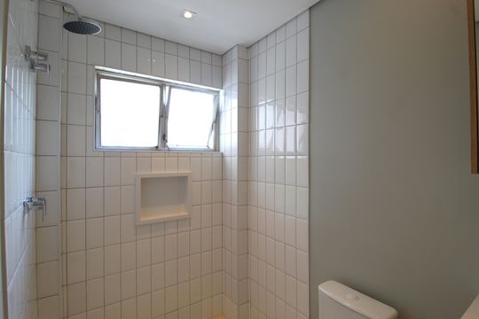 Banheiro da Suíte de apartamento à venda com 2 quartos, 76m² em Vila Nova Conceição, São Paulo