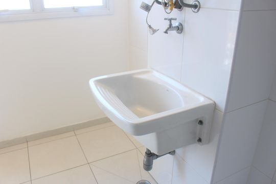 Área de Serviço de apartamento para alugar com 2 quartos, 70m² em Fundação, São Caetano do Sul