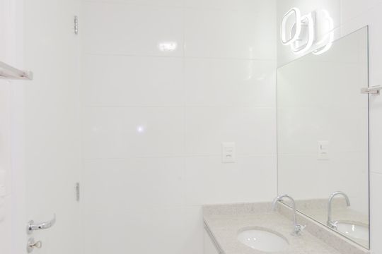 Banheiro de apartamento para alugar com 1 quarto, 42m² em Picanço, Guarulhos