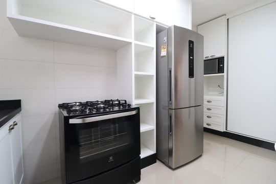 Cozinha de apartamento para alugar com 3 quartos, 135m² em Jardim Karaíba, Uberlândia