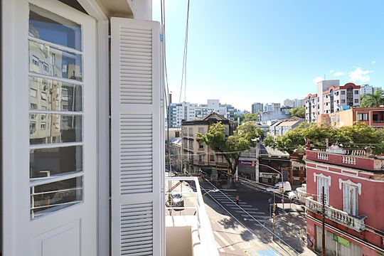 Quarto 1 sacada de apartamento para alugar com 3 quartos, 73m² em Floresta, Porto Alegre