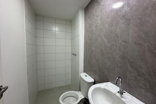 Banheiro de apartamento para alugar com 1 quarto, 54m² em Jardim Maria Helena, Barueri