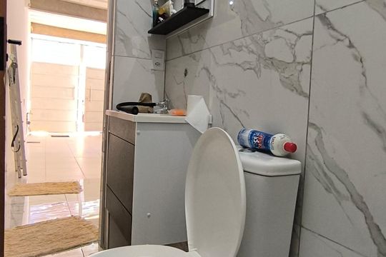 Banheiro de casa para alugar com 1 quarto, 65m² em Belmonte, Belo Horizonte