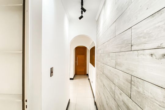 Corredor  de apartamento à venda com 2 quartos, 53m² em Jardim Gonzaga, São Paulo