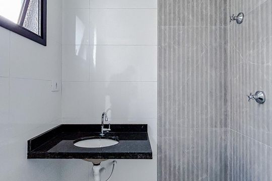 Banheiro de apartamento à venda com 2 quartos, 38m² em Vila Azevedo, São Paulo