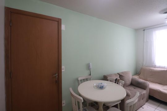 Sala de apartamento à venda com 2 quartos, 48m² em Olaria, Canoas