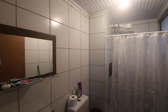 Banheiro de apartamento à venda com 2 quartos, 48m² em Olaria, Canoas