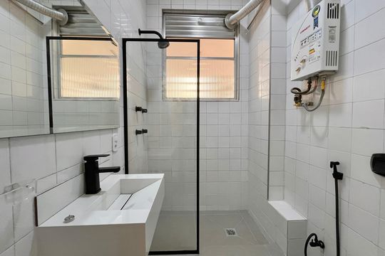 Banheiro de apartamento para alugar com 1 quarto, 39m² em Copacabana, Rio de Janeiro