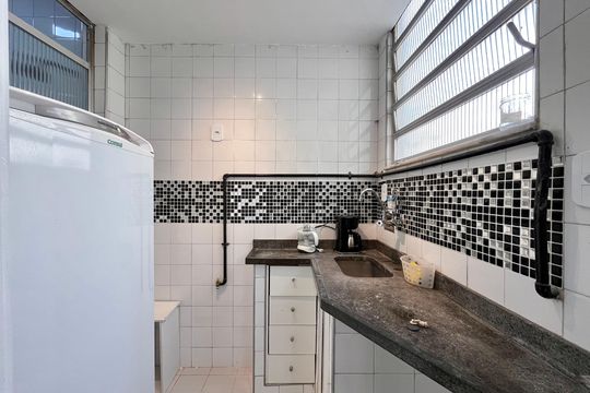 Cozinha de apartamento para alugar com 1 quarto, 39m² em Copacabana, Rio de Janeiro
