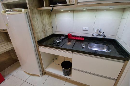 Cozinha de apartamento para alugar com 1 quarto, 33m² em Centro, Curitiba