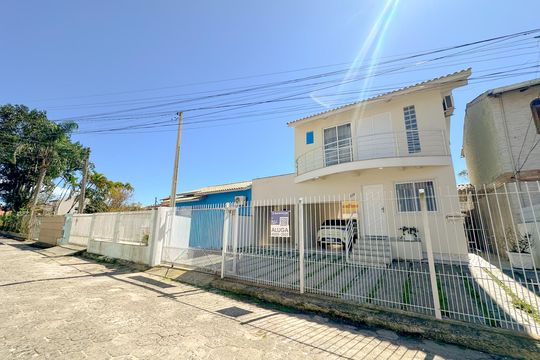 Casa para alugar com 2 quartos, 106m² em Cachoeira do Bom Jesus, Florianópolis