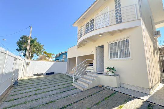 Entrada de casa para alugar com 2 quartos, 106m² em Cachoeira do Bom Jesus, Florianópolis