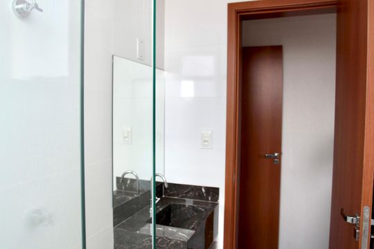 Banheiro da Suíte de apartamento para alugar com 2 quartos, 60m² em Cabral, Contagem