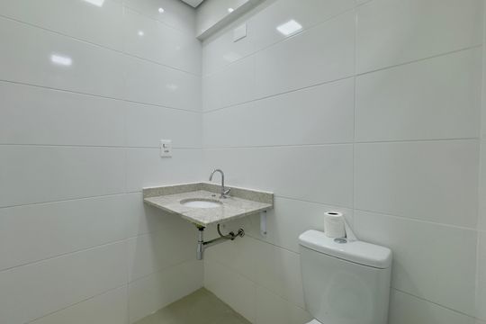 Banheiro de kitnet/studio para alugar com 1 quarto, 32m² em Picanço, Guarulhos