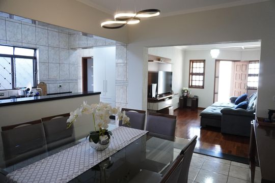 Casa para alugar com 2 quartos, 163m² em Parque Novo Mundo, Americana