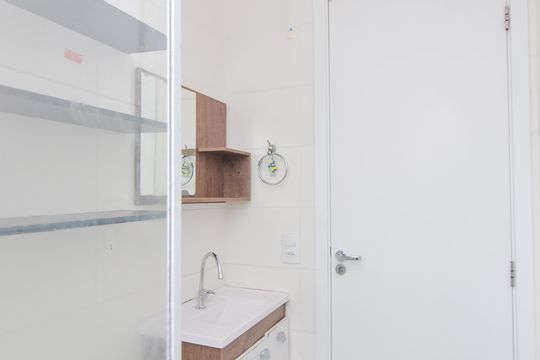 Banheiro de apartamento para alugar com 2 quartos, 37m² em Jardim Albertina, Guarulhos