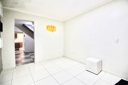 Casa para alugar com 3 quartos, 100m² em Conjunto Residencial Presidente Castello Branco, Ferraz de Vasconcelos