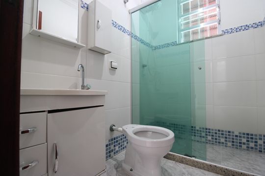 Banheiro de kitnet/studio para alugar com 1 quarto, 62m² em Jacarepaguá, Rio de Janeiro