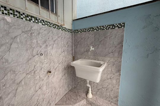 Área de serviço de kitnet/studio para alugar com 1 quarto, 62m² em Jacarepaguá, Rio de Janeiro