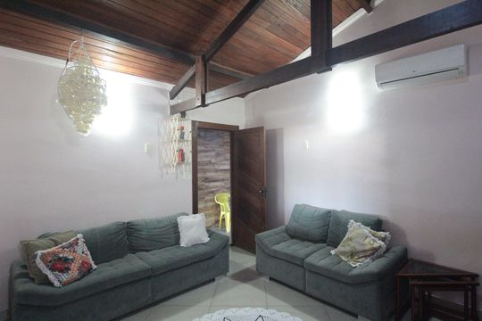 Casa para alugar com 3 quartos, 230m² em Primeiro de Maio, Belo Horizonte