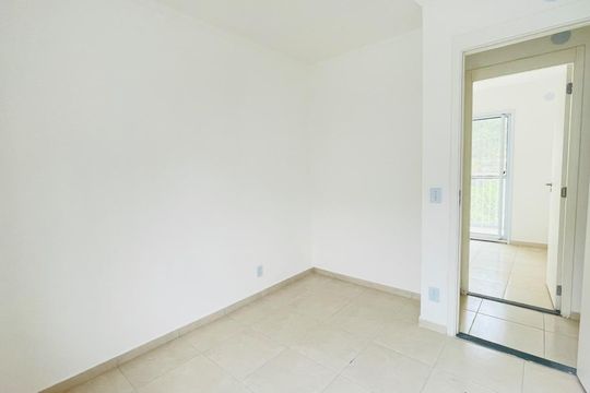 Quarto de casa de condomínio para alugar com 2 quartos, 59m² em Jardim Sandra, Cotia