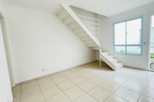 Casa de Condomínio para alugar com 2 quartos, 59m² em Jardim Sandra, Cotia