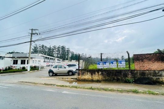 Fachada com placa de casa de condomínio para alugar com 2 quartos, 59m² em Jardim Sandra, Cotia