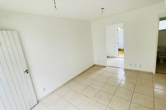 Sala de casa de condomínio para alugar com 2 quartos, 59m² em Jardim Sandra, Cotia