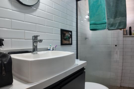 Banheiro de apartamento à venda com 1 quarto, 24m² em Vila Celeste, São Paulo